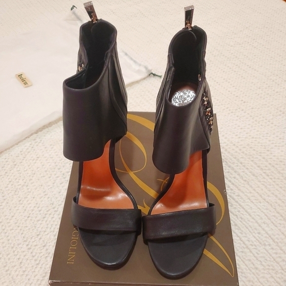 Vince Camuto Shoes - Vince Camuto Heels Like New!